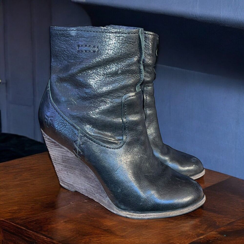 Frye Boots Womens 8.5 M Carson Ankle Bootie Black Leather Wedge Pull On Casual